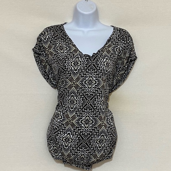 new directions Tops - P-59 New Directions Black White & Tan Short Sleeve Blouse Size L